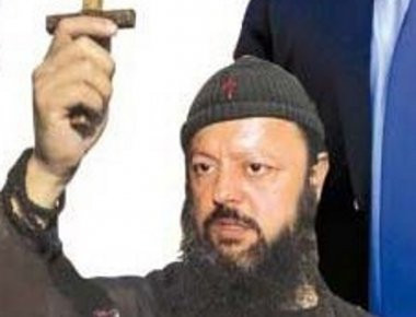 Ο Αρτέμης Σώρρας έχει μεταμφιεστεί σε καλόγερο- Πρώην μέλος της Ελλήνων Συνέλευσις καταγγέλλει! (φωτό, βίντεο)